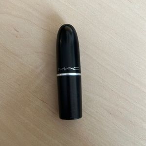 Mac lipstick in “Chili”